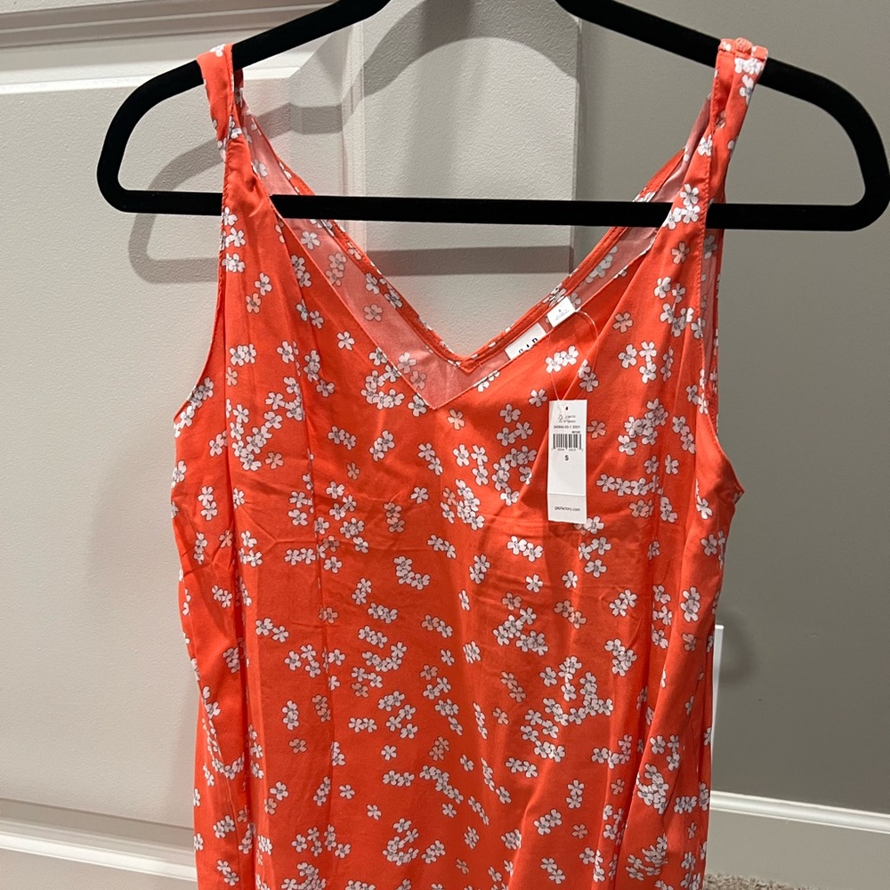 NWT Gap tank top- Small